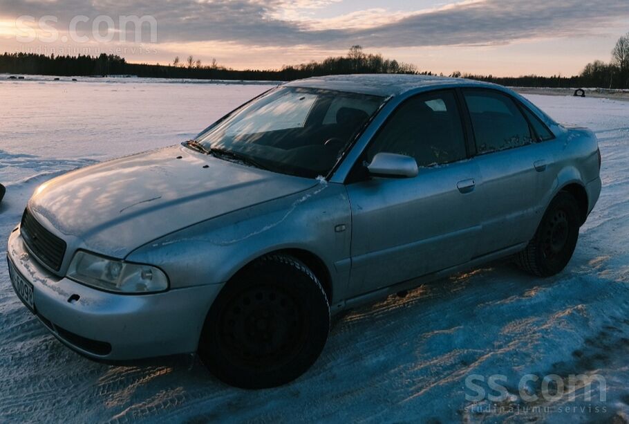 Audi Pārdodu Audi A4 b5 quattro ar 1.8 unTurbo dzinēju,