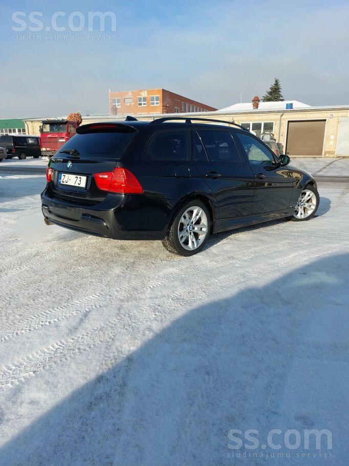 BMW Auto tīrs kopts salons