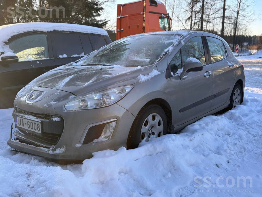 Peugeot 308, 2012 года выпуска. 

Цена ниже рынка продажа первому адекватн