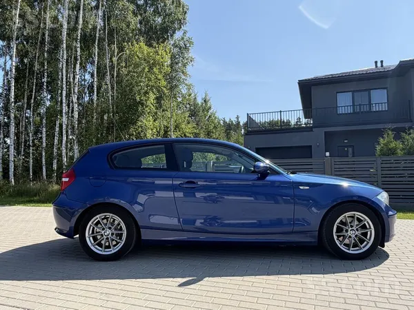 BMW Pārdodu BMW E81 318d, 2008. 3 durvju hatchback. 