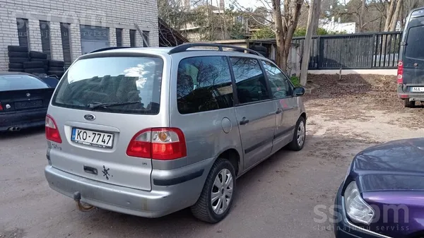 Ford Auto tehniski labā labā stavoklī ir visādi sīki de
