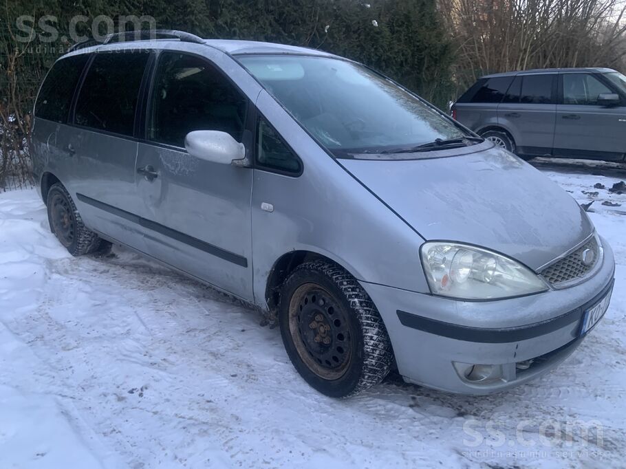 Auto tehniski labā labā stavoklī ir visādi sīki defekti buktes , plauktinji