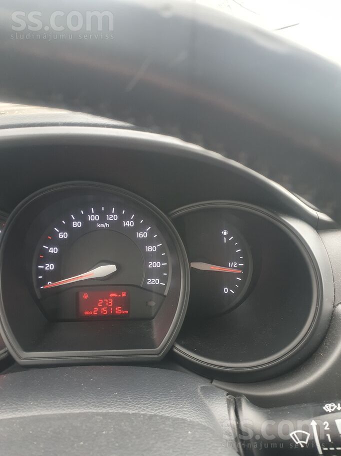 KIA Pārdod Kia Rio ar 1, 2 litru benzīna dzinēju un 5-