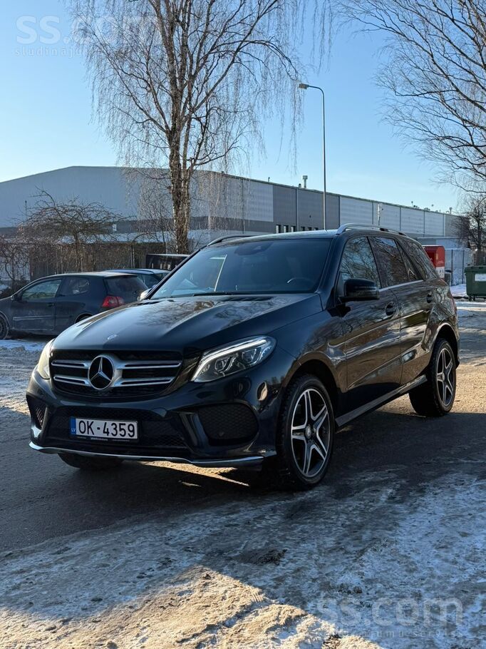 Uzņēmums sakarā ar jaunu transporta maiņu pārdod Mercedes-Benz Gle 350 D 4 M