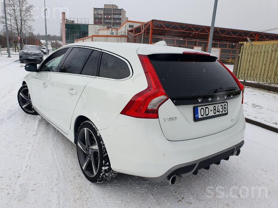 Volvo V60 R Design, машина в отличном состоянии. Пригнан
