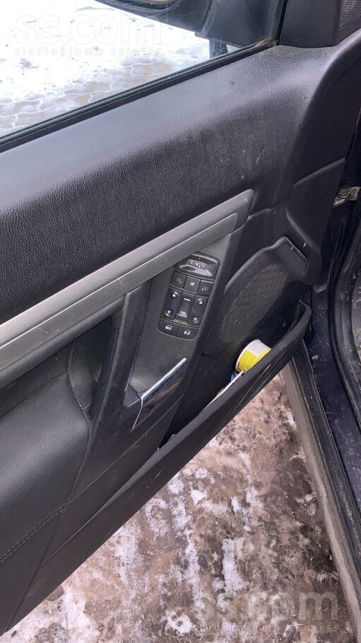 Opel Pardodu auto steidzami