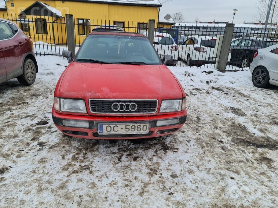 Audi Mašīna tikko izgāja tehnisko apskati. Zem masinas 