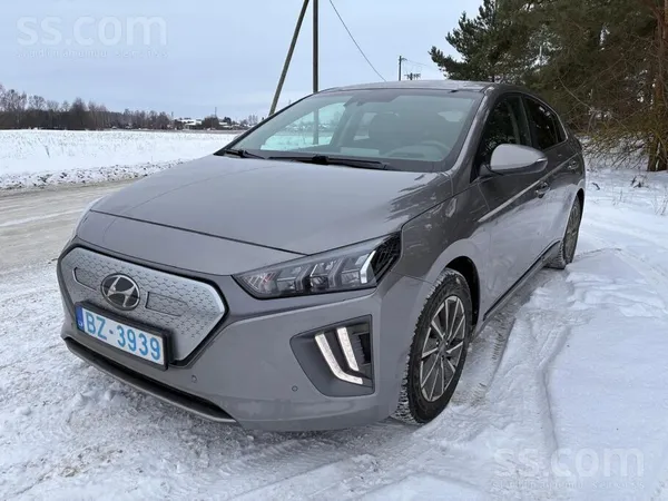 Hyundai Premium komplektācija ar lūku. Visas apkopes veikt