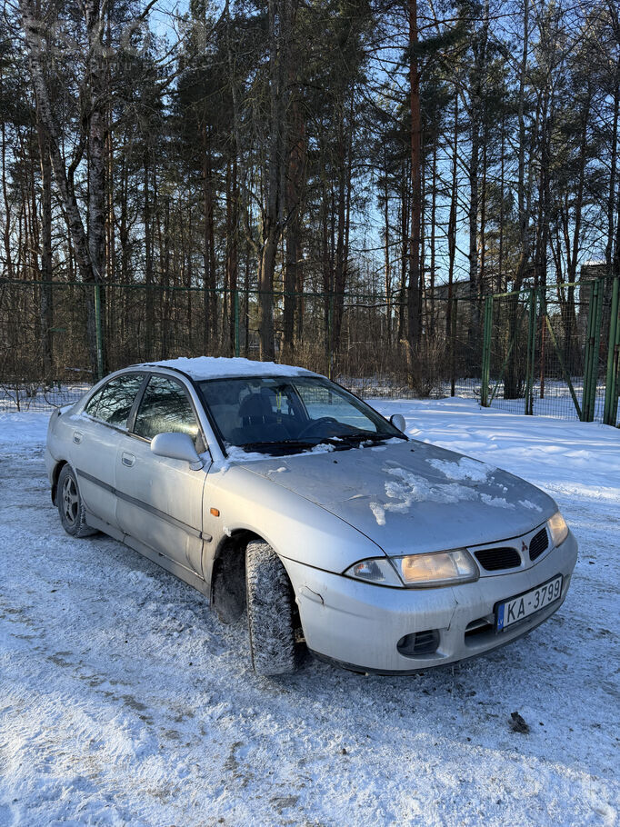 Mitsubishi Pārdodu Mitsubishi Carisma 1.8 Gdi 1998.gada. 
