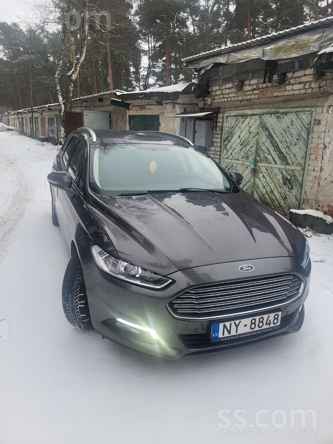 Ford Продаю машину всвязи с желанием купить семейный ав