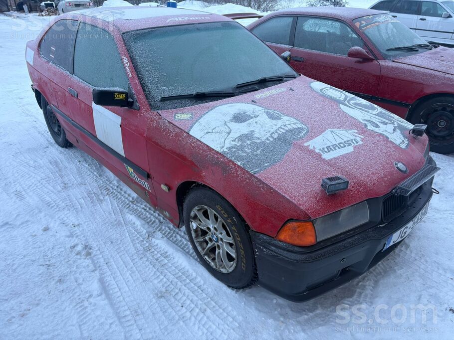 BMW BMW E36 Compact ar 1.8 IS dzinēju. 