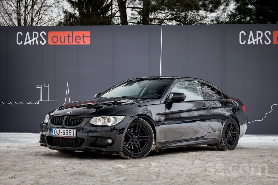 BMW BMW 320D ar 2.0 litru dīzeļdzinēju un manuālo tran