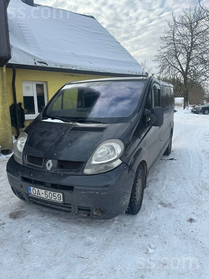 Tiek pārdots busiņš ar 7 pasažieru vietām. Pirmā rindā divas, otrā divas, tr