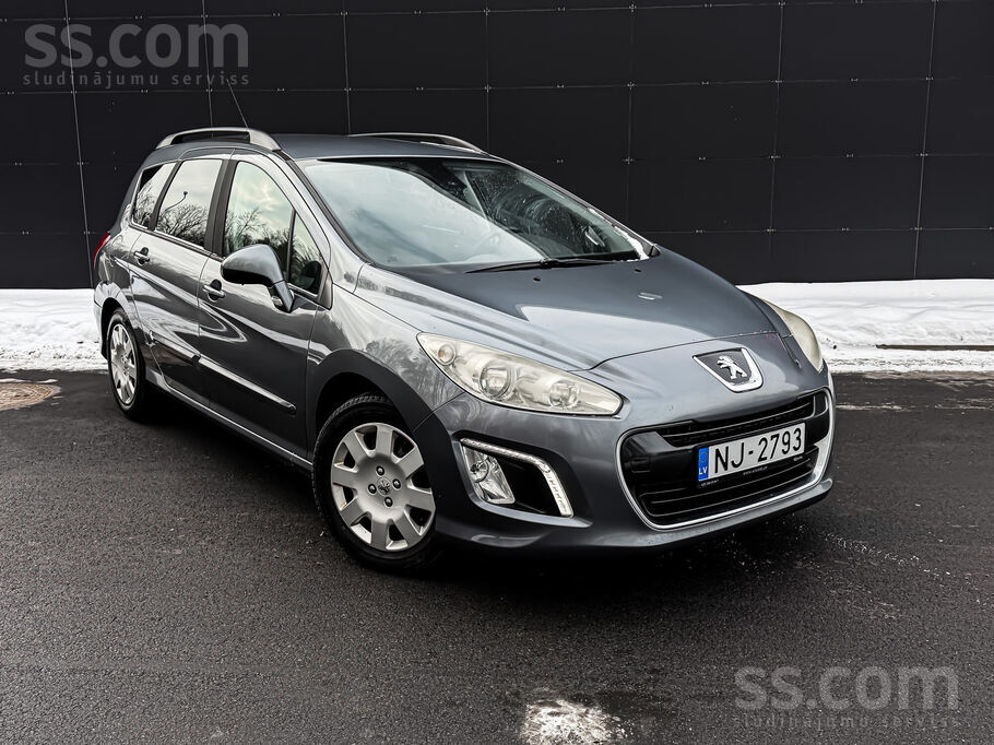 Peugeot Veikta lielā apkope. Divi riepu un disku komplekti