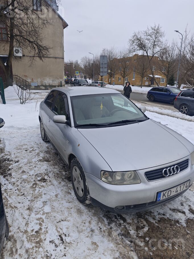 Audi Pārdod praktisku auto ir vizuāli defekti jauns izp