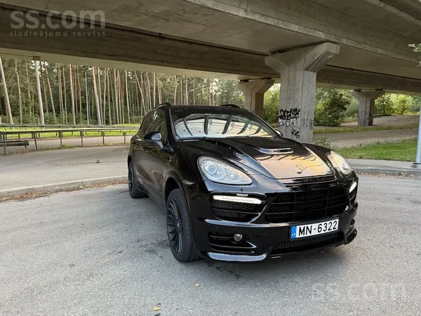 Porsche Cayenne - 1