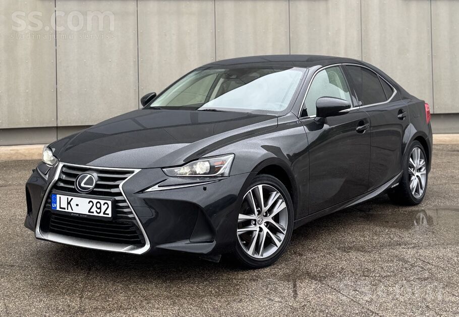 Lexus Pārdodu Lexus Is300H. Iegādāts un apkalpots pēc vi
