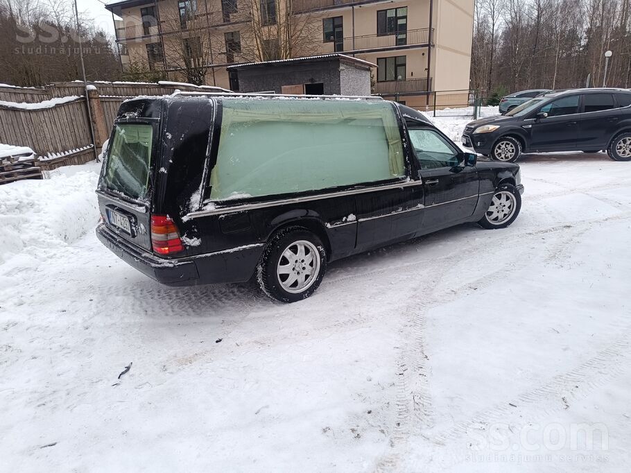 Mercedes Pārdodas MB katafalks. Tehniskās apskates nav. Reā