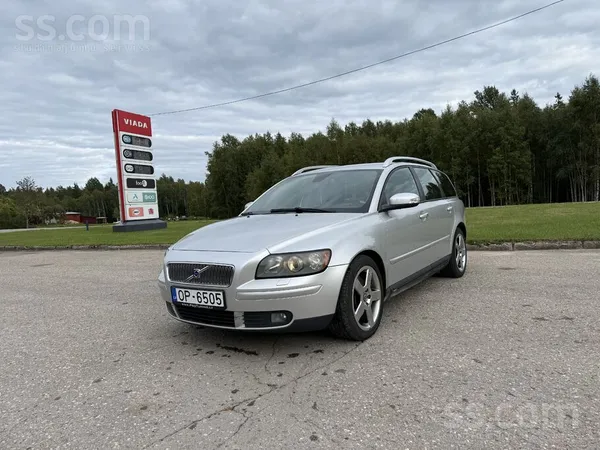 Volvo Volvo V50 2.4 D5 automāts – kopts un uzticams auto