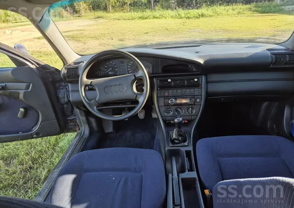 Audi Mainu audi c4 pret zāles pļāvēja traktoriņu. 