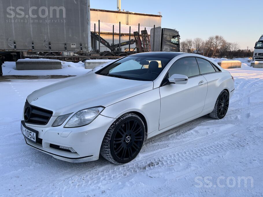 Mercedes Pārdod Mercedes Benz E350 coupe. 
