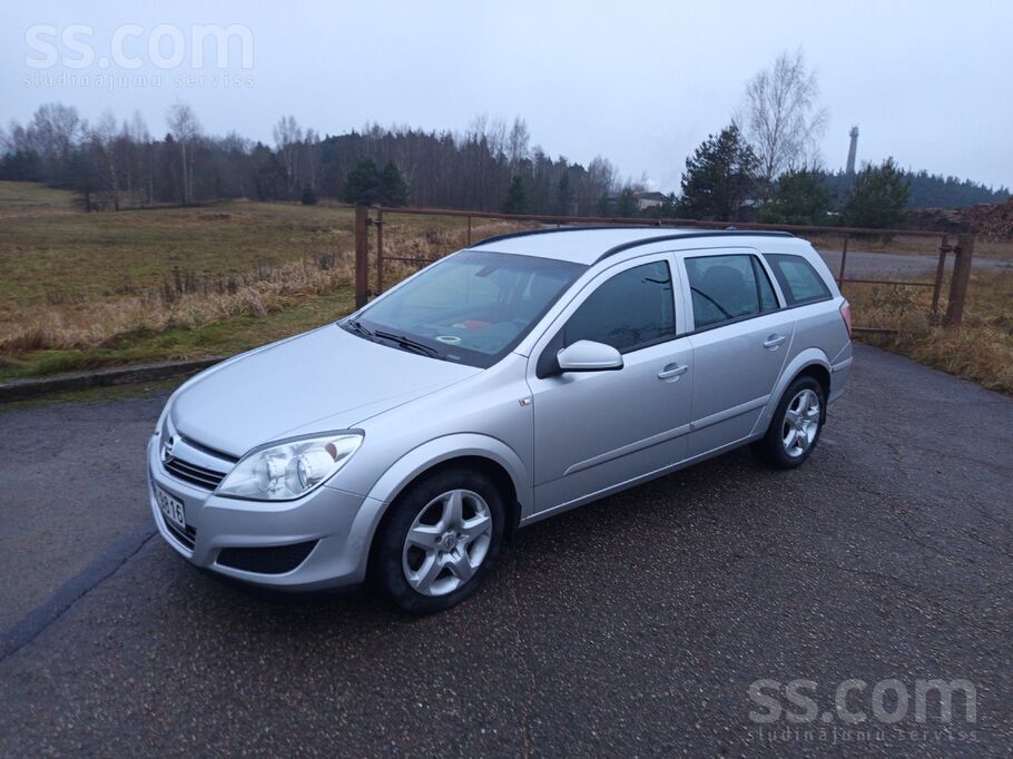 Pārdodu Opel Astra h 1.9cdti ar manuālo pārnesumkārbu.
Vizuāli un tehniski