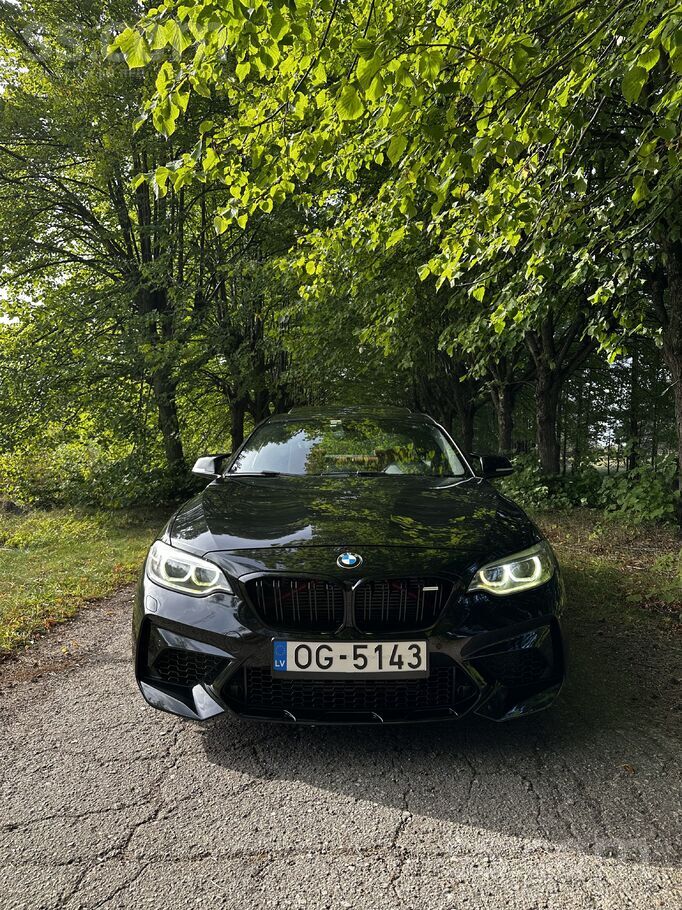 Tiek tirgots BMW M235i 240kw ar aizmugures piedziņu. 
Tātad kamēr auto manā