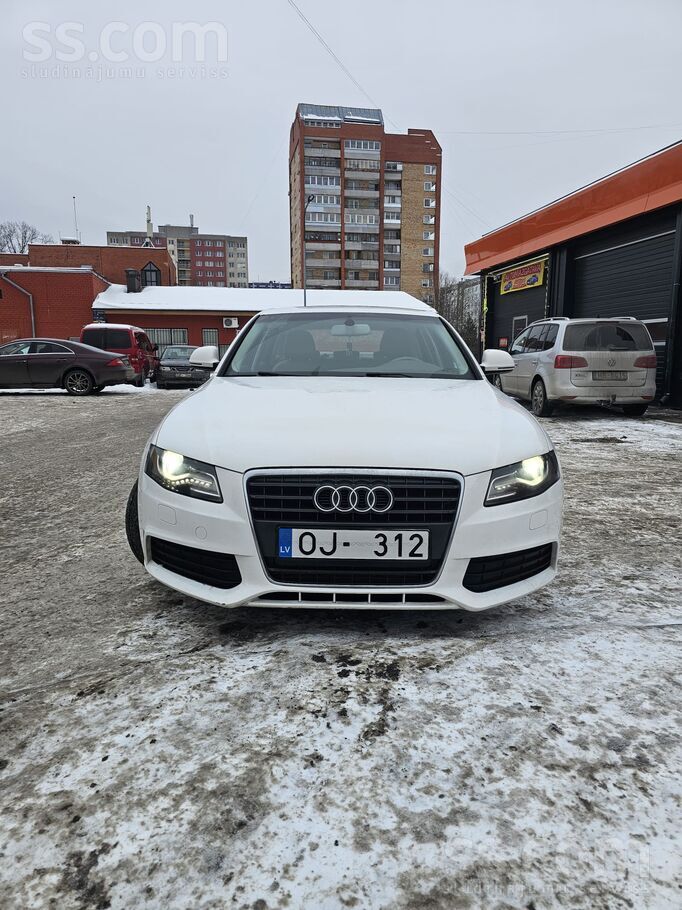 Audi Tirgojas tikko atvesta no Vācijas automašīna, tikk