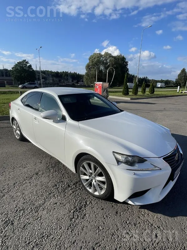 Lexus Продаётся автомобиль в отличном техническом и хоро