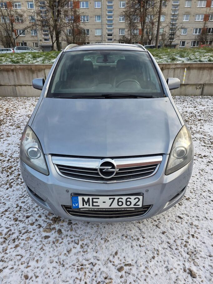 Opel Zafira 1.7 Cdti, 2010. gads
7-vietīgs minivens, piemērots ģimenei.