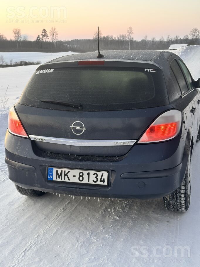 Opel Pārdodu labu automašīnu pilsētai, kā arī braukšana