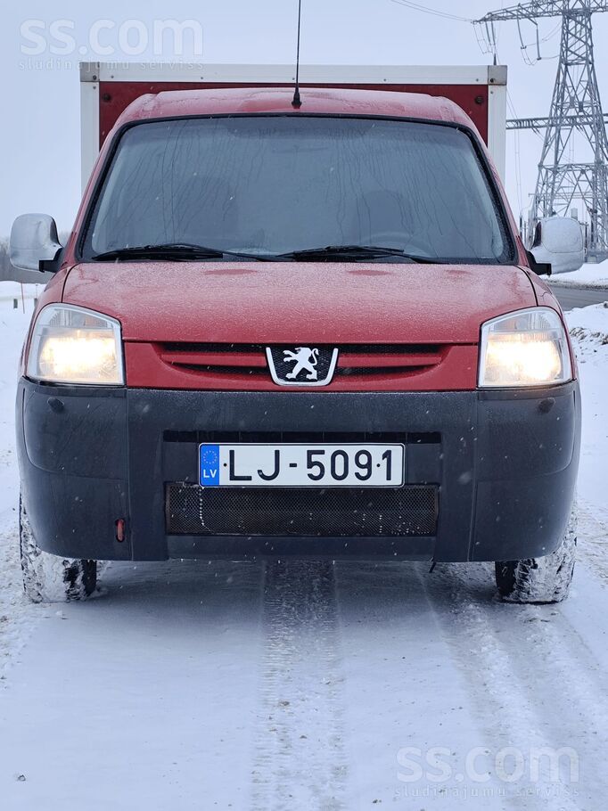 Peugeot Sarkanais Peugeot Partner godīgs darba biedrs ar r