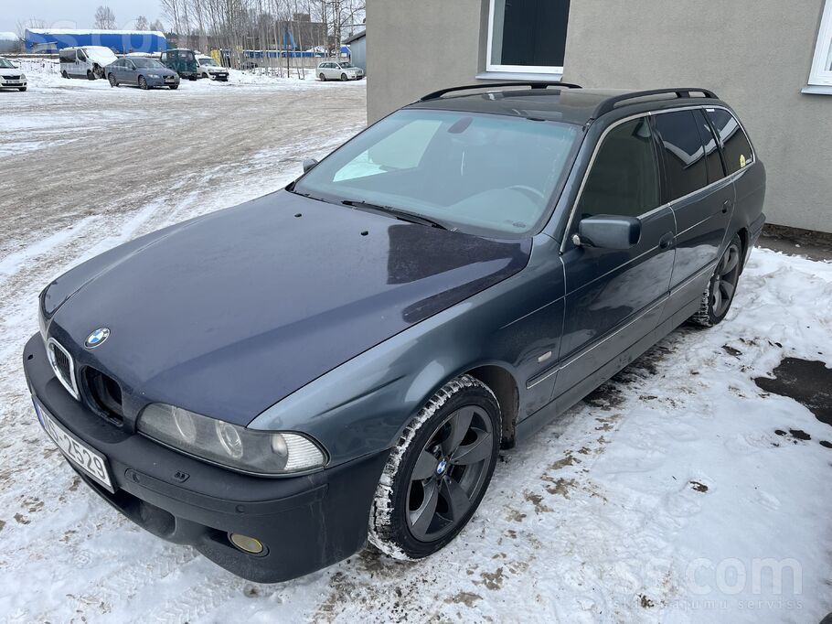 Mašīna labā stāvoklī. Svaiga apskate. Ir vizuāli defekti. Jaunas ziemas riep