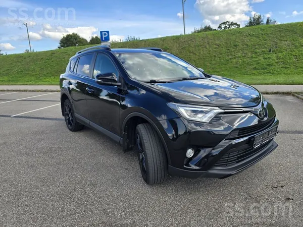Toyota Продаётся отличный автомобиль. Новым куплен в Латв