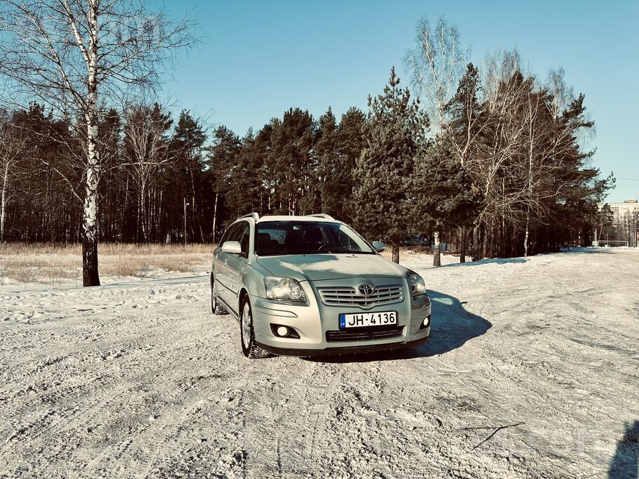 Toyota Продаю Toyota Avensis 1.8 бензин. Машина обслужива