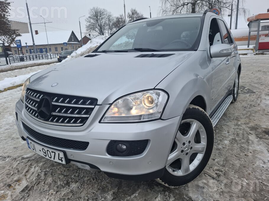 Mercedes Авто в отличном состоянии, спорт пакет, замена мас