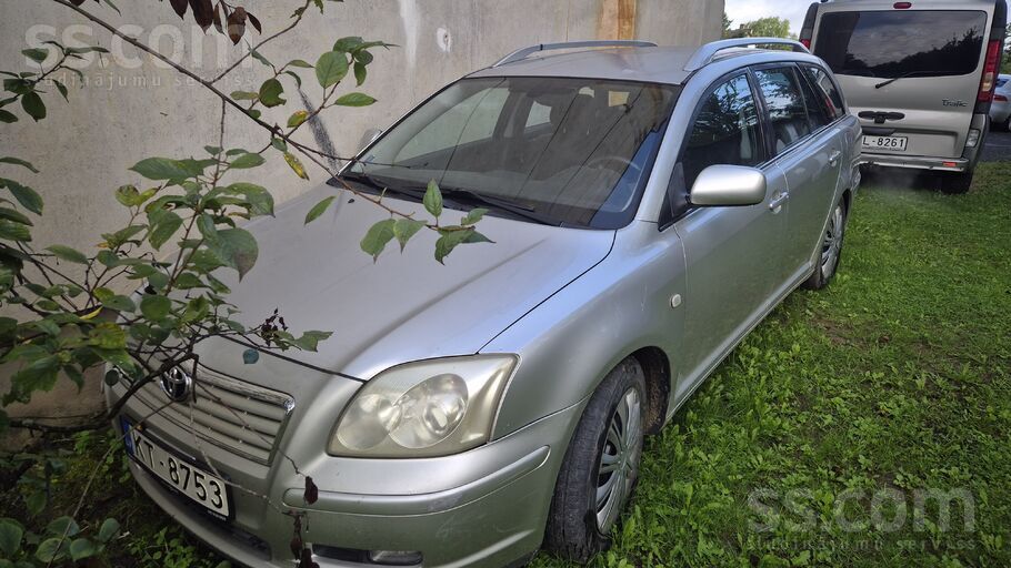Toyota Pārdodu nesteidzīgi savu rezerves auto 2005. gada