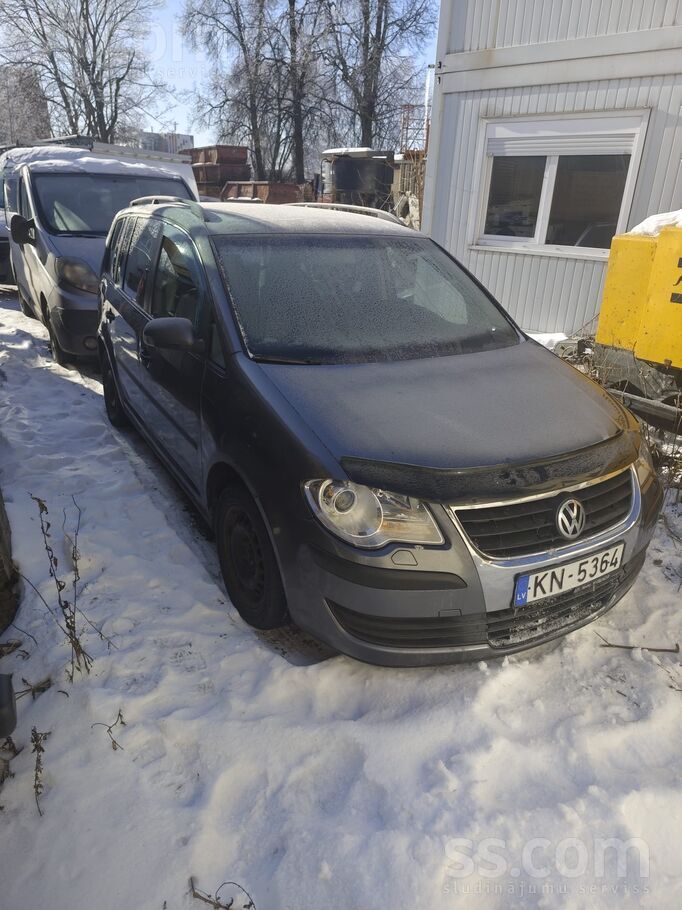 Volkswagen Touran normāla braucama stāvokli, labā komplektācija. Labas ziema