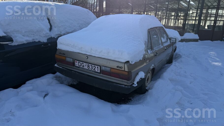 Pārdodas kādam kā projekt auto
Motors iecelts no 80 b4 2.0b nerūc. Prasitos