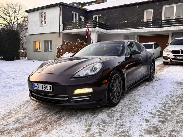 Porsche Pārdod Porsche Panamera (970)