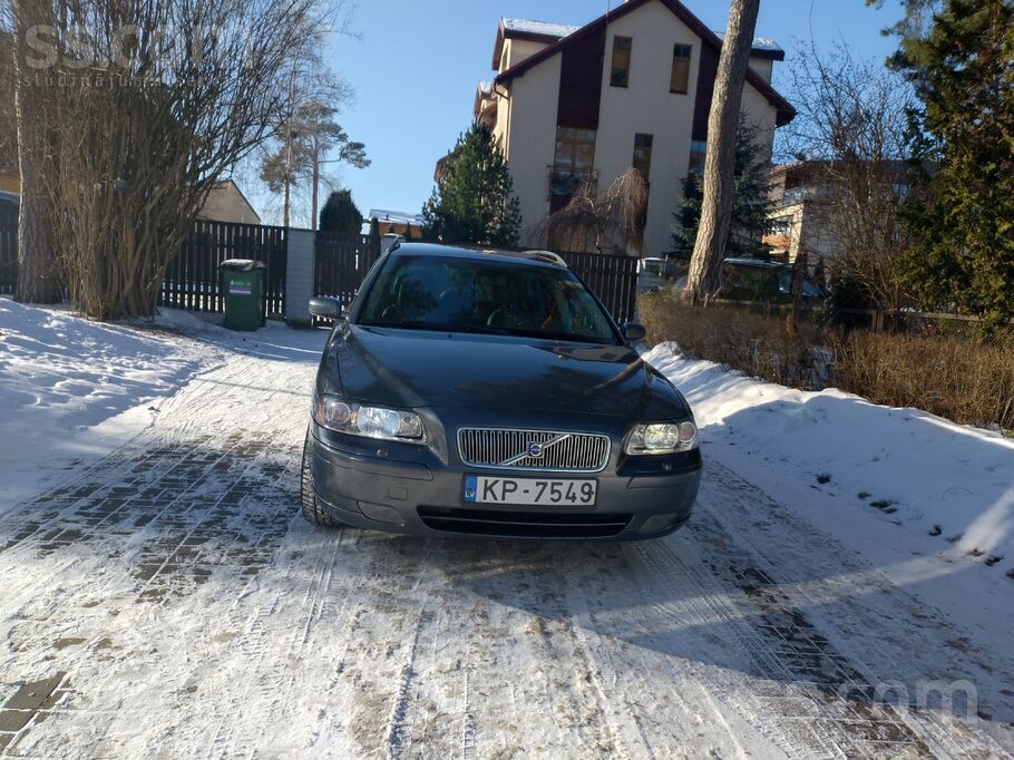Volvo Pārdodu Volvo v70 2.4 D5 136kw 6-ātrumu manuālis, 