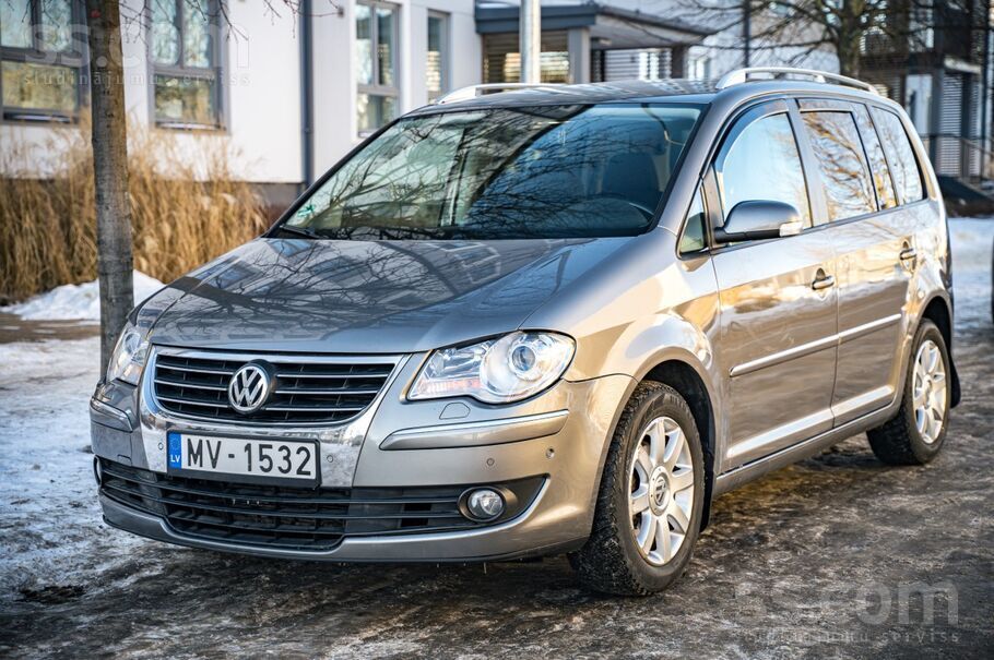 Volkswagen Pārdod VW Touran 1.4 benzīns, 103 kw, automātiskā 