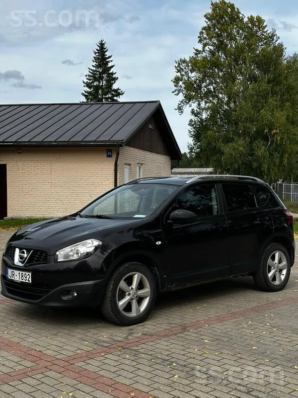 Nissan Sakarā ar jauna auto iegādi tiek pārdots šis auto.