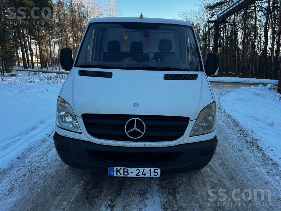 Mercedes Uzņēmums pārdod pašizgāzēju Mercedes Sprinter, pil