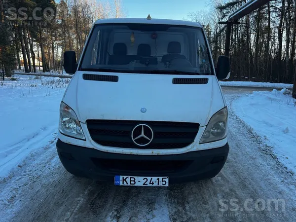 Mercedes Uzņēmums pārdod pašizgāzēju Mercedes Sprinter, pil