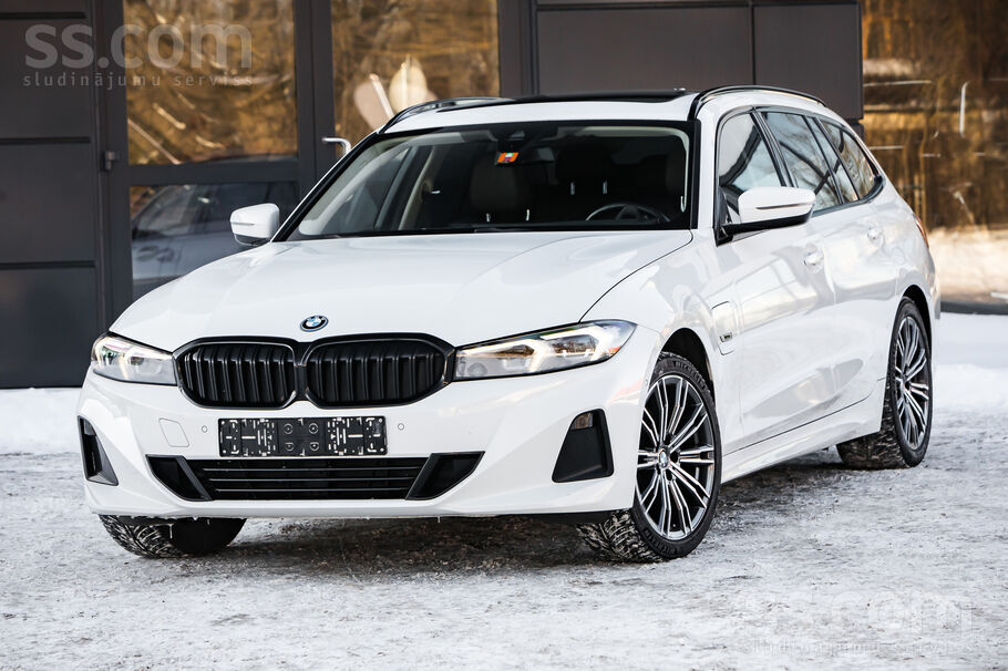 BMW 320e Facelift Petrol/elektro-Plugin .
Auto nupat ievests Latvijā.
Pi