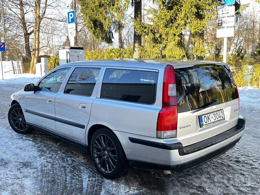 Volvo Volvo V70 Automats 2.4 Benzins/gaze dzinejs strada