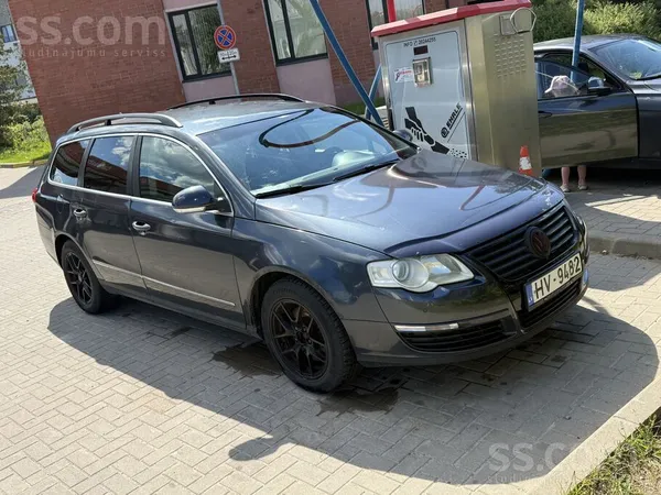 Volkswagen Pārdodu passatu. 2009. gada izlaidums. Manuālā pār