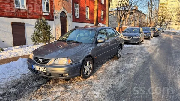 Toyota Pārdodu uzticamu un pieklājīgu Toyota Avensis 2002