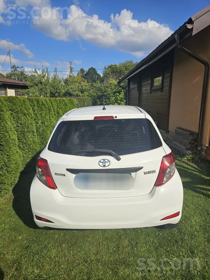 Продаю надежный и очень экономичный автомобиль Toyota Yaris в отличном
техн